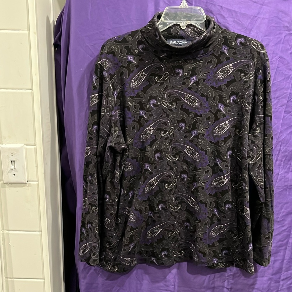 Woman Long Sleeve turtleneck by Jones New York size 1X purple paisley